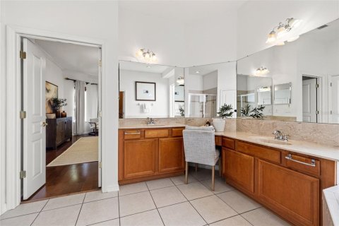 Casa en venta en Tampa, Florida, 4 dormitorios, 336.4 m2 № 2422753 - foto 29
