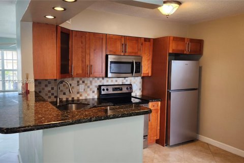 Снять в аренду кондоминиум в Помпано-Бич, Флорида 1 спальня, 85.47м2, № 2036575 - фото 5