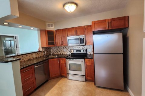 Снять в аренду кондоминиум в Помпано-Бич, Флорида 1 спальня, 85.47м2, № 2036575 - фото 3