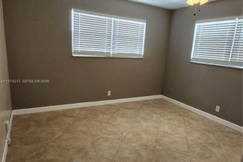 Снять в аренду кондоминиум в Помпано-Бич, Флорида 1 спальня, 85.47м2, № 2036575 - фото 8