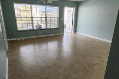 Снять в аренду кондоминиум в Помпано-Бич, Флорида 1 спальня, 85.47м2, № 2036575 - фото 7