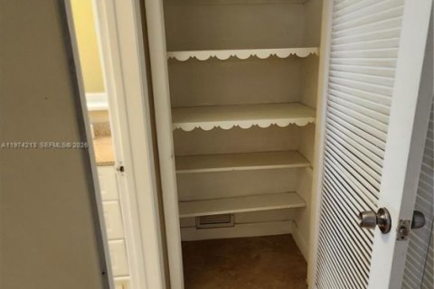 Снять в аренду кондоминиум в Помпано-Бич, Флорида 1 спальня, 85.47м2, № 2036575 - фото 13