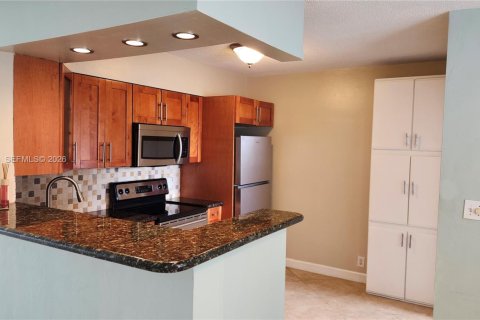 Снять в аренду кондоминиум в Помпано-Бич, Флорида 1 спальня, 85.47м2, № 2036575 - фото 4