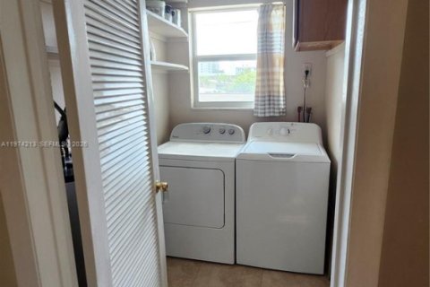 Снять в аренду кондоминиум в Помпано-Бич, Флорида 1 спальня, 85.47м2, № 2036575 - фото 14