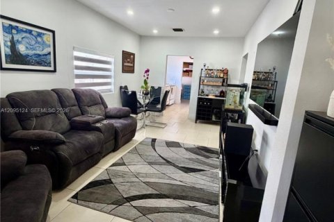 Commercial property in Miami, Florida 141.4 sq.m. № 2384705 - photo 6