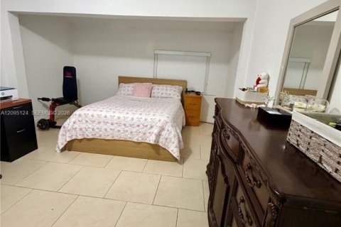 Commercial property in Miami, Florida 141.4 sq.m. № 2384705 - photo 13