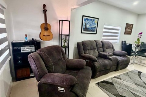 Commercial property in Miami, Florida 141.4 sq.m. № 2384705 - photo 5