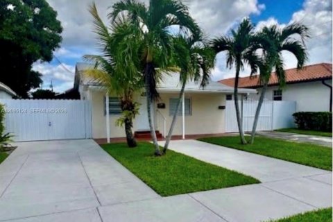 Commercial property in Miami, Florida 141.4 sq.m. № 2384705 - photo 2