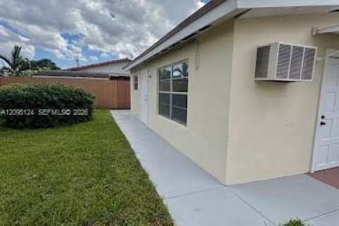 Commercial property in Miami, Florida 141.4 sq.m. № 2384705 - photo 25