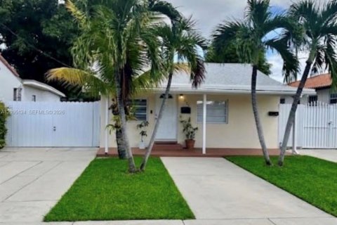 Commercial property in Miami, Florida 141.4 sq.m. № 2384705 - photo 3