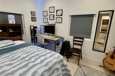 Commercial property in Miami, Florida 141.4 sq.m. № 2384705 - photo 17