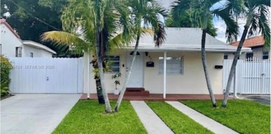 Commercial property in Miami, Florida 141.4 sq.m. № 2384705