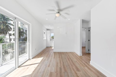 Appartement à louer à Miami, Floride: 2 chambres, 63.55 m2 № 2076687 - photo 2