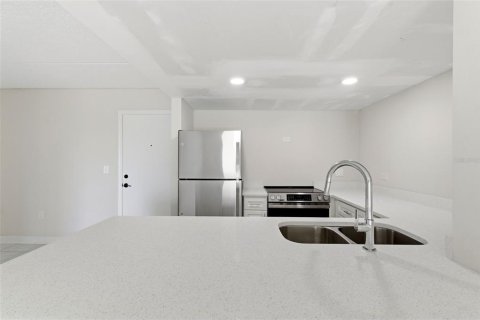 Купить кондоминиум в Сент-Пит-Бич, Флорида 5 комнат, 60.39м2, № 2101829 - фото 8