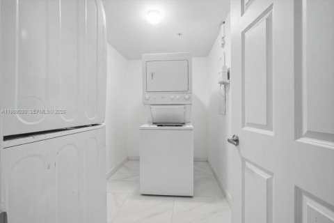 Copropriété à louer à Miami, Floride: 2 chambres, 202.71 m2 № 2051540 - photo 19