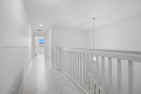 Copropriété à louer à Miami, Floride: 2 chambres, 202.71 m2 № 2051540 - photo 11