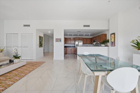 Copropriété à louer à Miami, Floride: 2 chambres, 202.71 m2 № 2051540 - photo 3