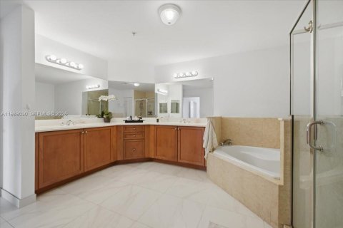 Copropriété à louer à Miami, Floride: 2 chambres, 202.71 m2 № 2051540 - photo 14