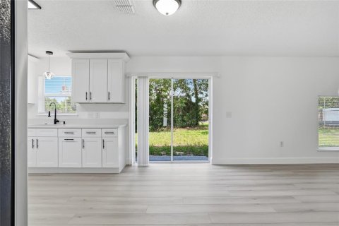 Casa en venta en Spring Hill, Florida, 4 dormitorios, 261.98 m2 № 2198029 - foto 8