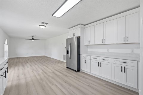 Casa en venta en Spring Hill, Florida, 4 dormitorios, 261.98 m2 № 2198029 - foto 16