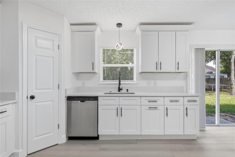 Casa en venta en Spring Hill, Florida, 4 dormitorios, 261.98 m2 № 2198029 - foto 18