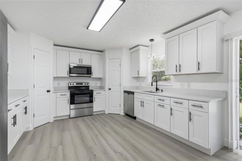 Casa en venta en Spring Hill, Florida, 4 dormitorios, 261.98 m2 № 2198029 - foto 13