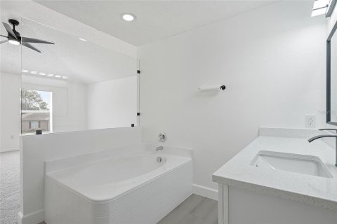 Casa en venta en Spring Hill, Florida, 4 dormitorios, 261.98 m2 № 2198029 - foto 30
