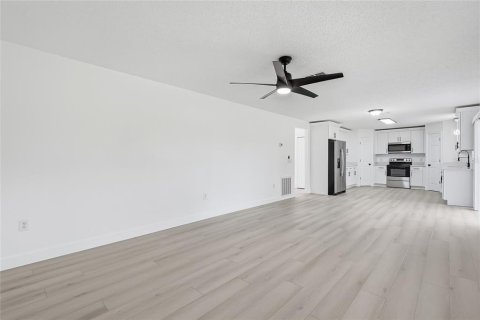 Casa en venta en Spring Hill, Florida, 4 dormitorios, 261.98 m2 № 2198029 - foto 11