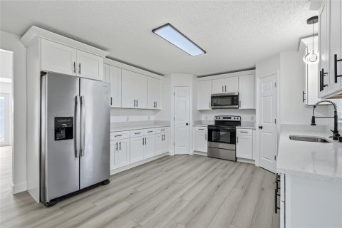 Casa en venta en Spring Hill, Florida, 4 dormitorios, 261.98 m2 № 2198029 - foto 15