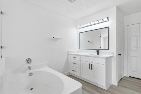 Casa en venta en Spring Hill, Florida, 4 dormitorios, 261.98 m2 № 2198029 - foto 29