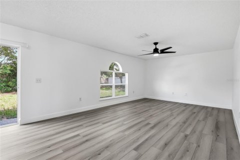 Casa en venta en Spring Hill, Florida, 4 dormitorios, 261.98 m2 № 2198029 - foto 9