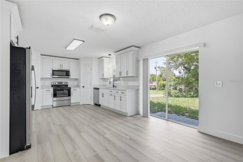 Casa en venta en Spring Hill, Florida, 4 dormitorios, 261.98 m2 № 2198029 - foto 12