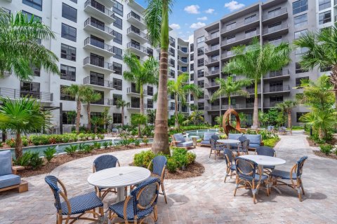 Condo in North Miami, Florida, 2 bedrooms № 2244497 - photo 2