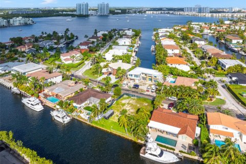 Land in North Miami Beach, Florida № 1693809 - photo 9
