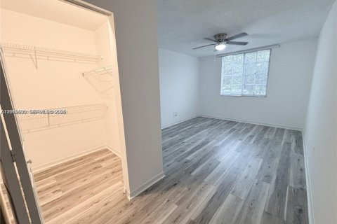 Condo in Pembroke Pines, Florida, 3 bedrooms  № 2087154 - photo 4