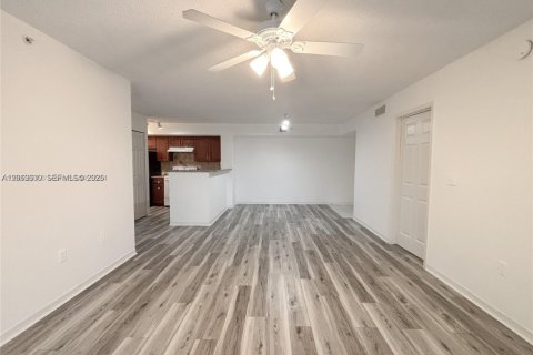 Condo in Pembroke Pines, Florida, 3 bedrooms  № 2087154 - photo 2