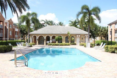 Condo in Pembroke Pines, Florida, 3 bedrooms  № 2087154