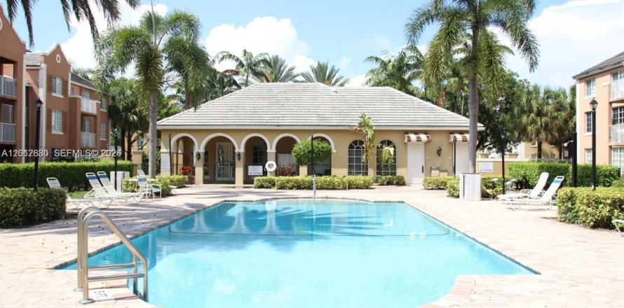 Condo in Pembroke Pines, Florida, 3 bedrooms  № 2087154