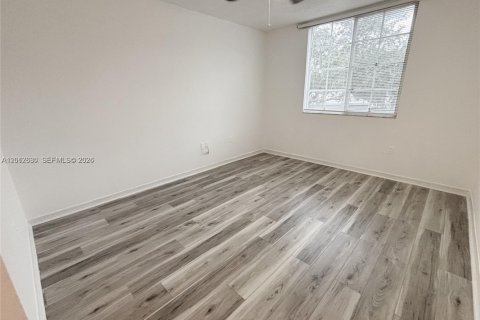 Condo in Pembroke Pines, Florida, 3 bedrooms  № 2087154 - photo 13