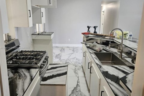 Villa ou maison à vendre à Miami, Floride: 3 chambres, 118.17 m2 № 1897646 - photo 20