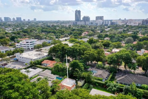 House in Coral Gables, Florida 3 bedrooms, 154.78 sq.m. № 1994058 - photo 8