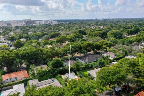 House in Coral Gables, Florida 3 bedrooms, 154.78 sq.m. № 1994058 - photo 4