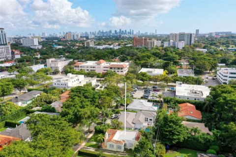House in Coral Gables, Florida 3 bedrooms, 154.78 sq.m. № 1994058 - photo 7