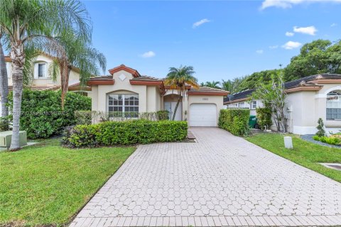 House in Doral, Florida 3 bedrooms, 153.66 sq.m. № 1947986