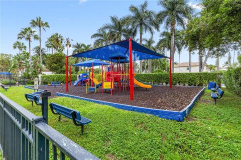 House in Doral, Florida 3 bedrooms, 153.66 sq.m. № 1947986 - photo 30