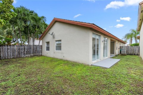 House in Doral, Florida 3 bedrooms, 153.66 sq.m. № 1947986 - photo 26