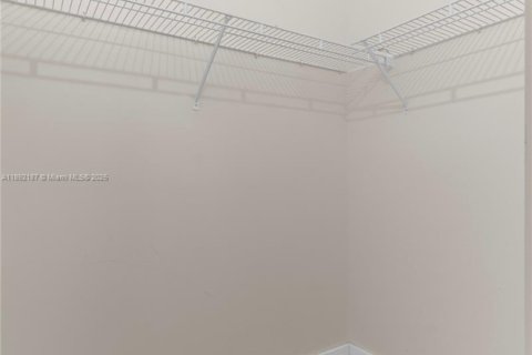 House in Doral, Florida 3 bedrooms, 153.66 sq.m. № 1947986 - photo 19