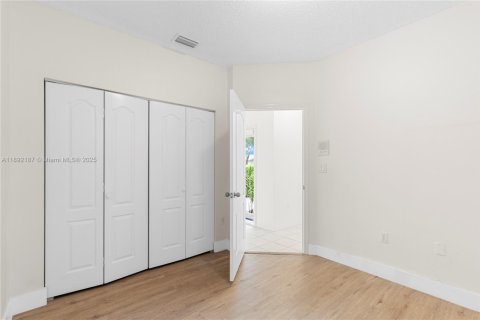 House in Doral, Florida 3 bedrooms, 153.66 sq.m. № 1947986 - photo 22