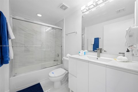 Copropriété à louer à Sunny Isles Beach, Floride: 2 chambres, 116.59 m2 № 2169788 - photo 21
