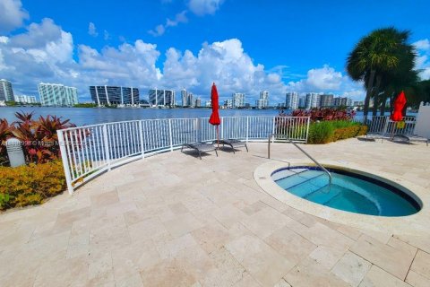 Copropriété à louer à Sunny Isles Beach, Floride: 2 chambres, 116.59 m2 № 2169788 - photo 24